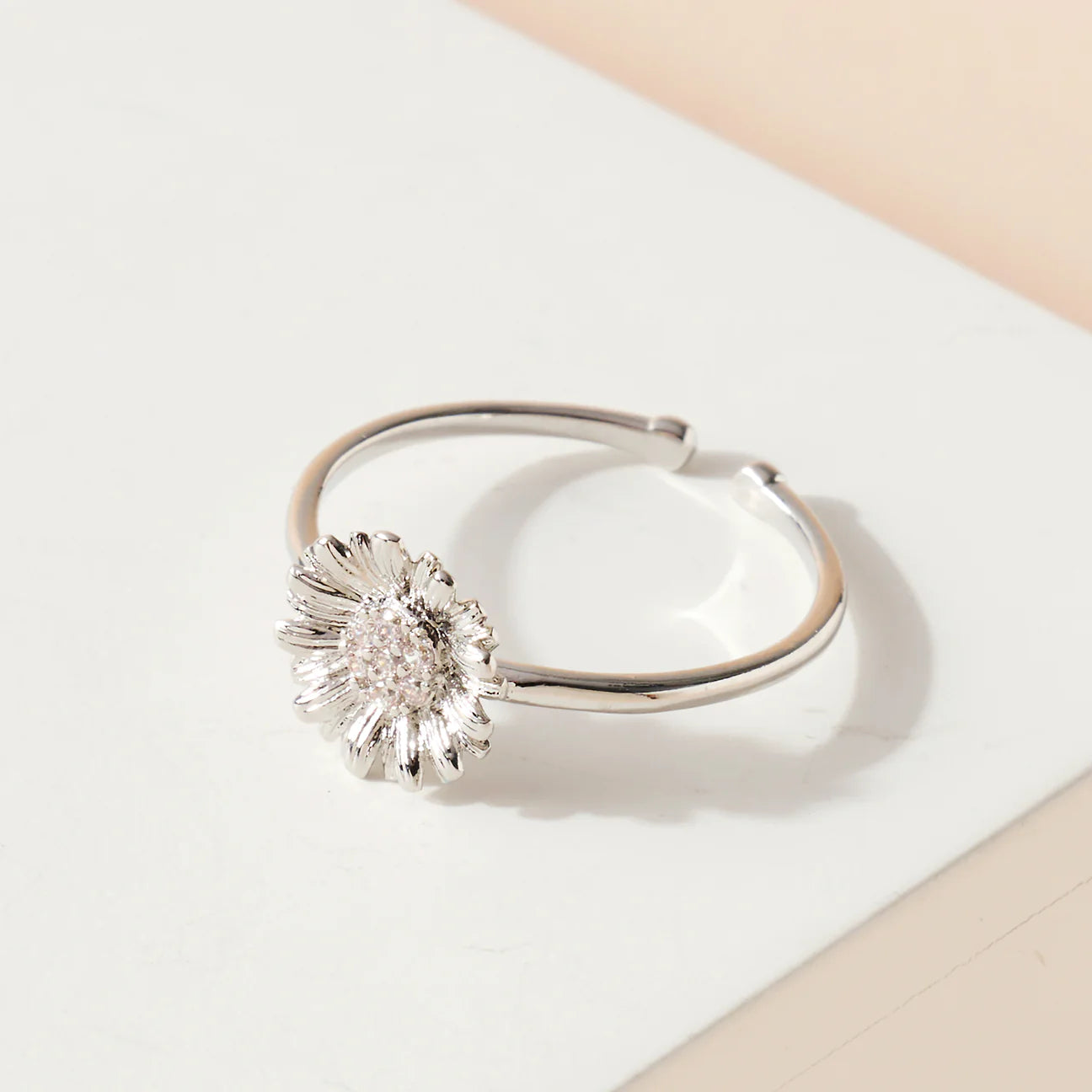 ‘FLOWER’ Ring - White Gold
