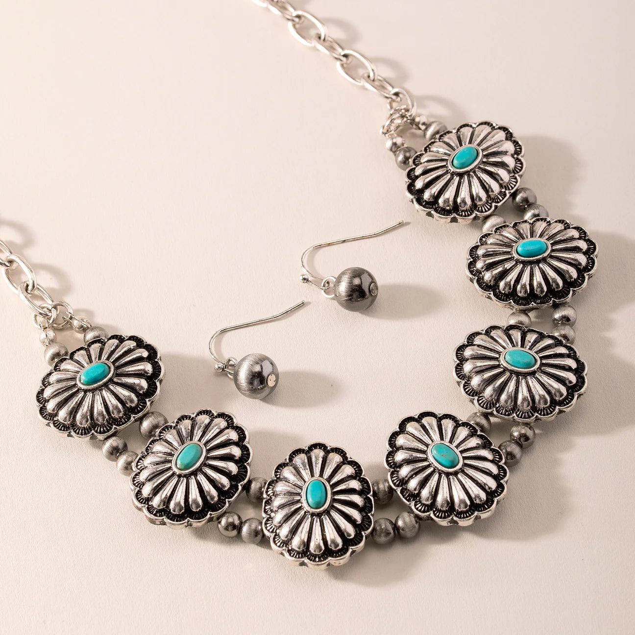 ‘LILLY’ Necklace & Earring Set